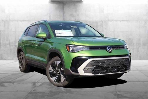 Bright Moss Green Metallic 2026 Volkswagen Taos 1.5T SE