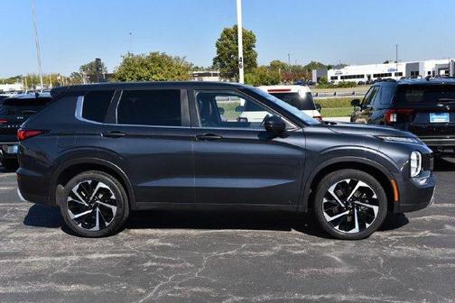 Black Diamond 2024 Mitsubishi Outlander SE
