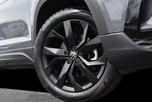 Pure Gray 2023 Volkswagen Taos 1.5T SE