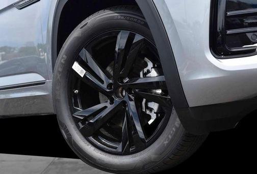 Silver Mist Metallic 2026 Volkswagen Atlas Cross Sport 2.0T SEL R-Line Black