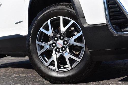Summit White / White 2023 GMC Acadia SLT