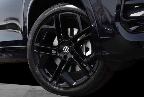 Deep Black Pearl 2026 Volkswagen Tiguan 2.0T SE R-Line Black