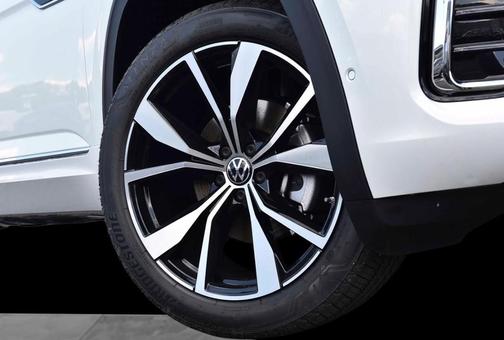 Opal White Pearl 2026 Volkswagen Atlas 2.0T SEL Premium R-Line