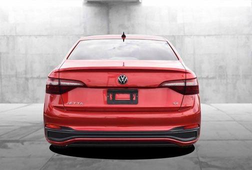 Kings Red 2022 Volkswagen Jetta 1.5T SE