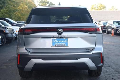 2025 Volkswagen Tiguan 2.0T SE