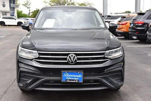 Deep Black Pearl Effect 2023 Volkswagen Tiguan 2.0T SE