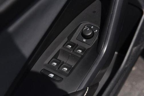 Deep Black Pearl Effect 2025 Volkswagen Jetta 1.5T SE