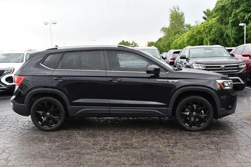 Deep Black Pearl Effect 2023 Volkswagen Taos 1.5T SE