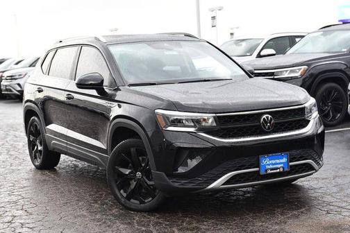 Deep Black Pearl Effect 2023 Volkswagen Taos 1.5T SE
