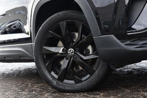 Deep Black Pearl Effect 2023 Volkswagen Taos 1.5T SE