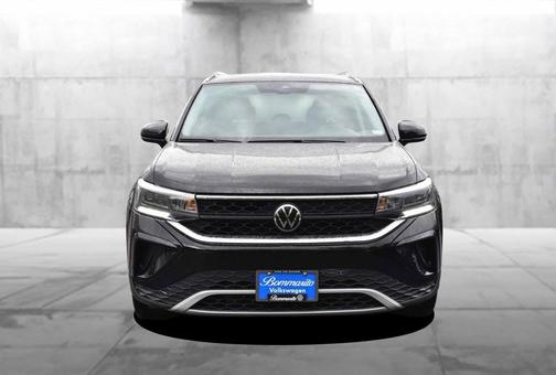Deep Black Pearl Effect 2023 Volkswagen Taos 1.5T SE
