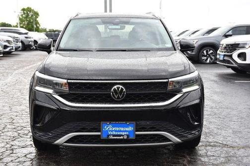 Deep Black Pearl Effect 2023 Volkswagen Taos 1.5T SE