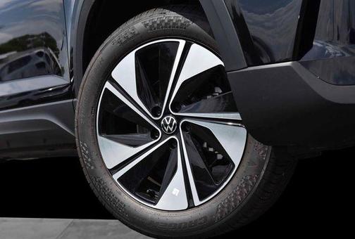 Deep Black Pearl 2026 Volkswagen Taos 1.5T SE