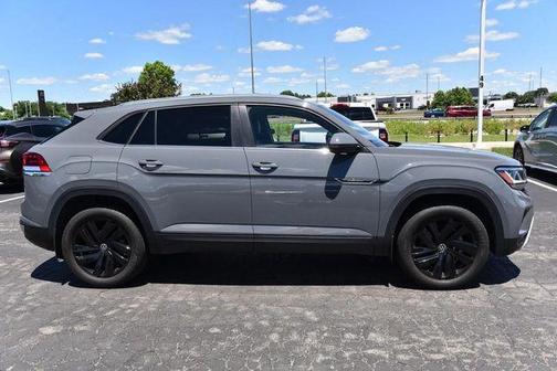 Pure Gray 2023 Volkswagen Atlas Cross Sport 3.6L V6 SE w/Technology