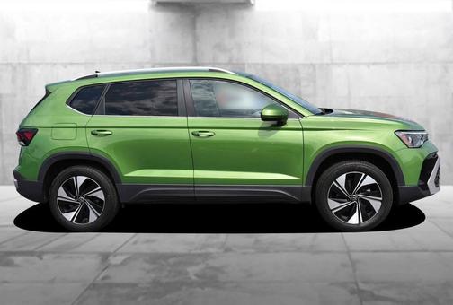 Bright Moss Green 2025 Volkswagen Taos 1.5T SE