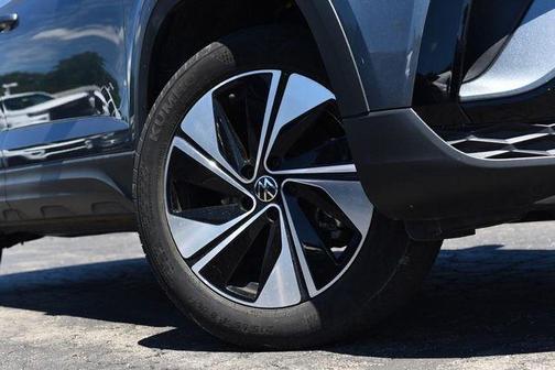 Platinum Gray Metallic 2023 Volkswagen Taos 1.5T SE