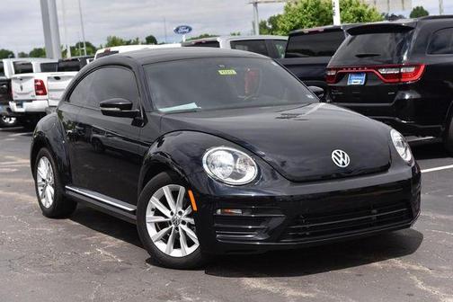 Deep Black Pearl Effect 2018 Volkswagen Beetle 2.0T S