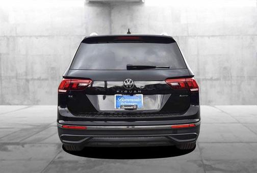 Deep Black Pearl Effect 2024 Volkswagen Tiguan 2.0T SE