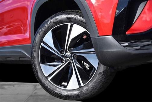 2024 Volkswagen Taos SE 4MOTION