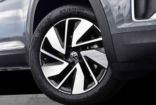 Pure Gray 2026 Volkswagen Atlas 2.0T SEL