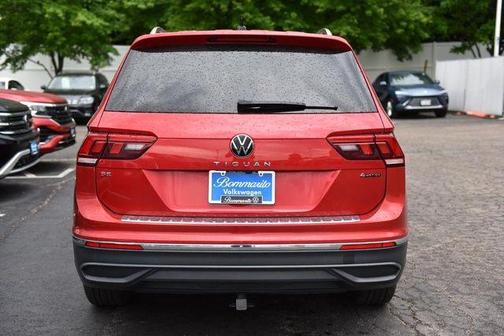 Kings Red 2024 Volkswagen Tiguan 2.0T SE