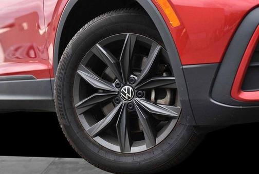 Kings Red 2024 Volkswagen Tiguan 2.0T SE