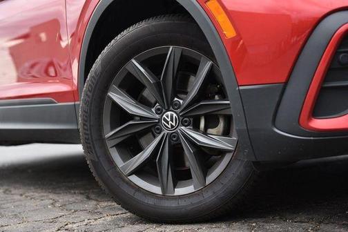 Kings Red 2024 Volkswagen Tiguan 2.0T SE