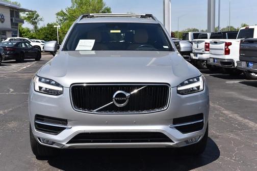 Bright Silver Metallic 2019 Volvo XC90 T6 Momentum