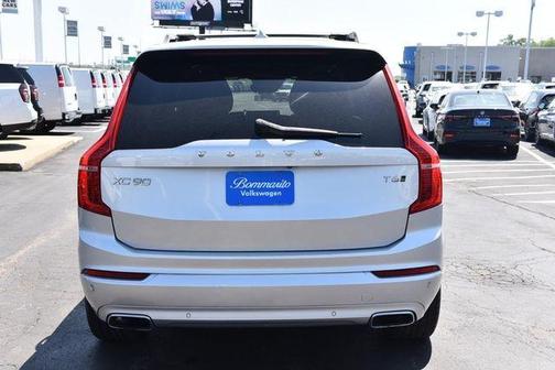 Bright Silver Metallic 2019 Volvo XC90 T6 Momentum