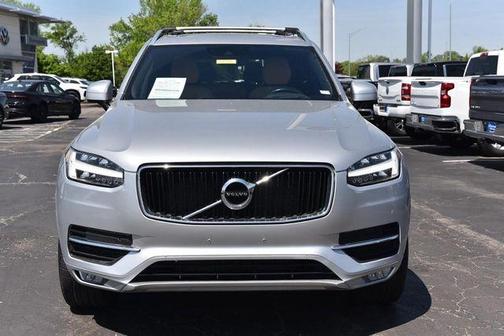 Bright Silver Metallic 2019 Volvo XC90 T6 Momentum