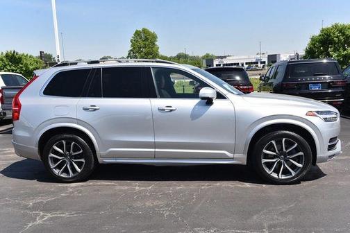 Bright Silver Metallic 2019 Volvo XC90 T6 Momentum
