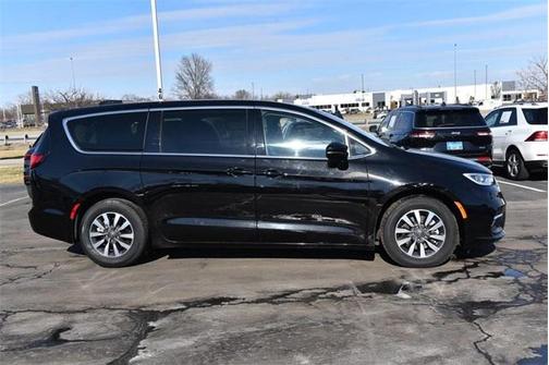 2024 Chrysler Pacifica Hybrid Select