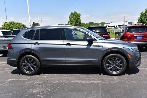 Platinum Gray Metallic 2023 Volkswagen Tiguan 2.0T SE