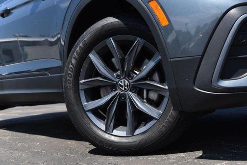 Platinum Gray Metallic 2023 Volkswagen Tiguan 2.0T SE