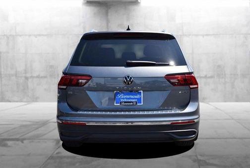 Platinum Gray Metallic 2023 Volkswagen Tiguan 2.0T SE