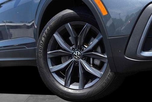 Platinum Gray Metallic 2023 Volkswagen Tiguan 2.0T SE