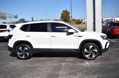 2024 Volkswagen Taos SE 4MOTION