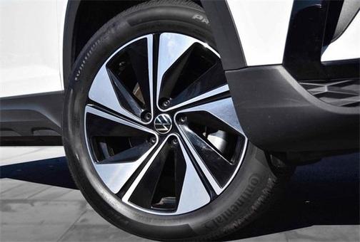 2024 Volkswagen Taos SE 4MOTION