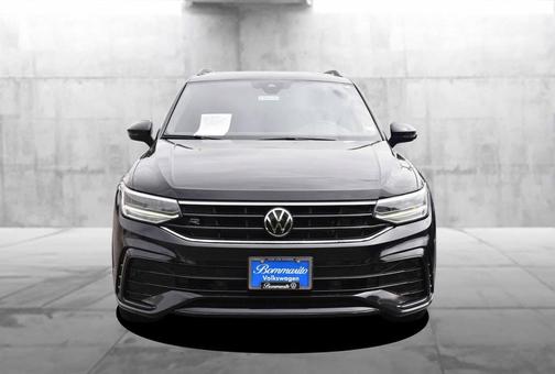 Deep Black Pearl Effect 2023 Volkswagen Tiguan 2.0T SE R-Line Black
