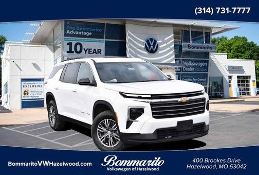 Summit White / White 2025 Chevrolet Traverse LT