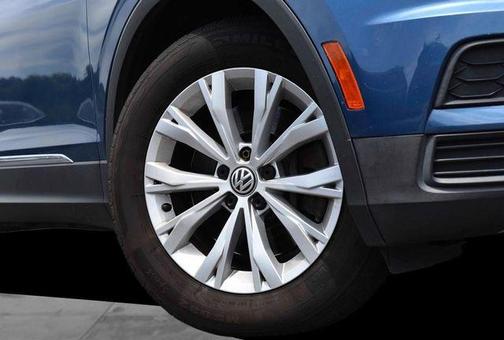 Silk Blue Metallic 2018 Volkswagen Tiguan 2.0T SE