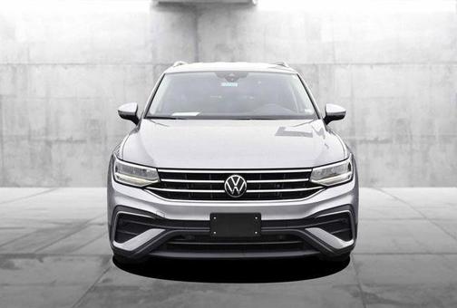 Pyrite Silver Metallic 2024 Volkswagen Tiguan 2.0T SE
