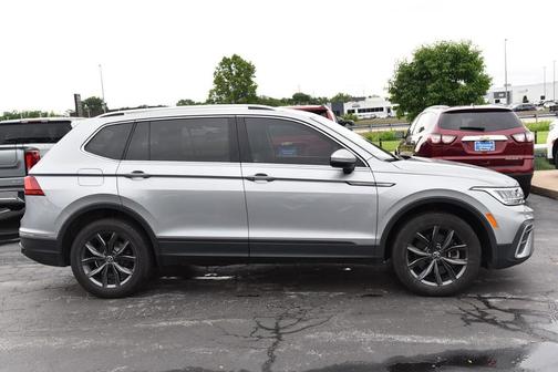 Pyrite Silver Metallic 2024 Volkswagen Tiguan 2.0T SE