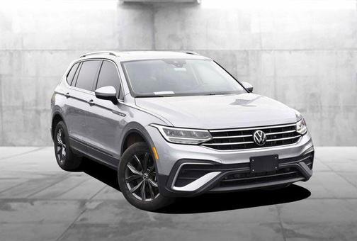 Pyrite Silver Metallic 2024 Volkswagen Tiguan 2.0T SE