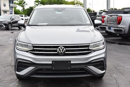 Pyrite Silver Metallic 2024 Volkswagen Tiguan 2.0T SE