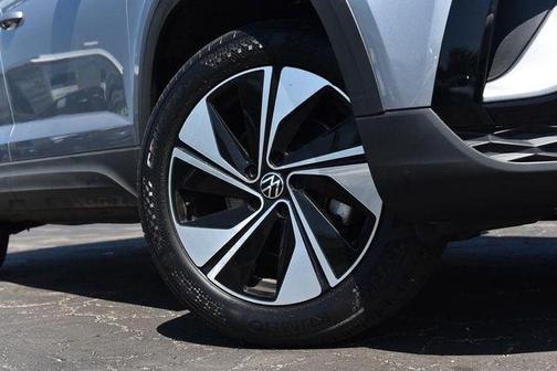 Pyrite Silver Metallic 2023 Volkswagen Taos 1.5T SE