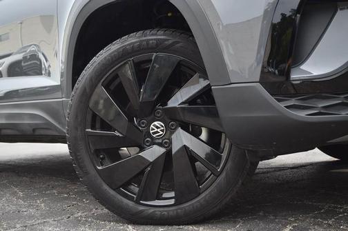 2024 Volkswagen Taos SE 4MOTION