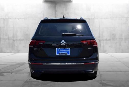 Deep Black Pearl Effect 2021 Volkswagen Tiguan 2.0T SE