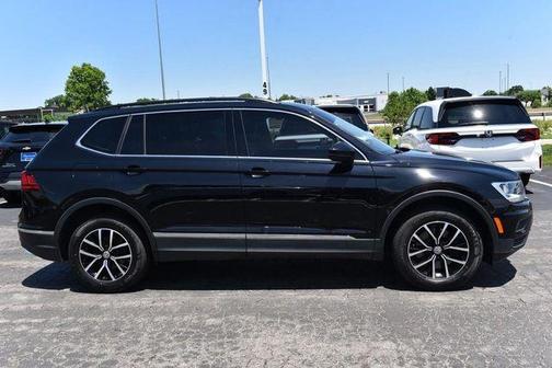 Deep Black Pearl Effect 2021 Volkswagen Tiguan 2.0T SE