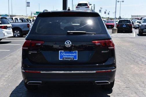 Deep Black Pearl Effect 2021 Volkswagen Tiguan 2.0T SE